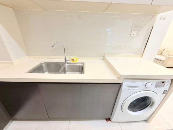 Fully Furnished Sterling Condominium