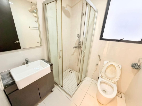 Fully Furnished Sterling Condominium