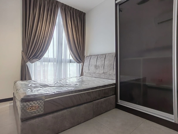 A comfortable room is available for immediate move