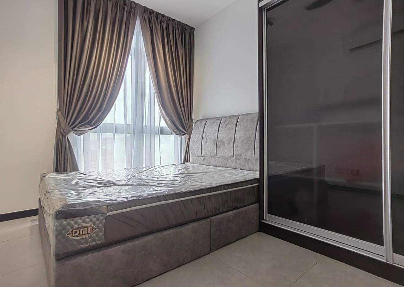 A comfortable room is available for immediate move
