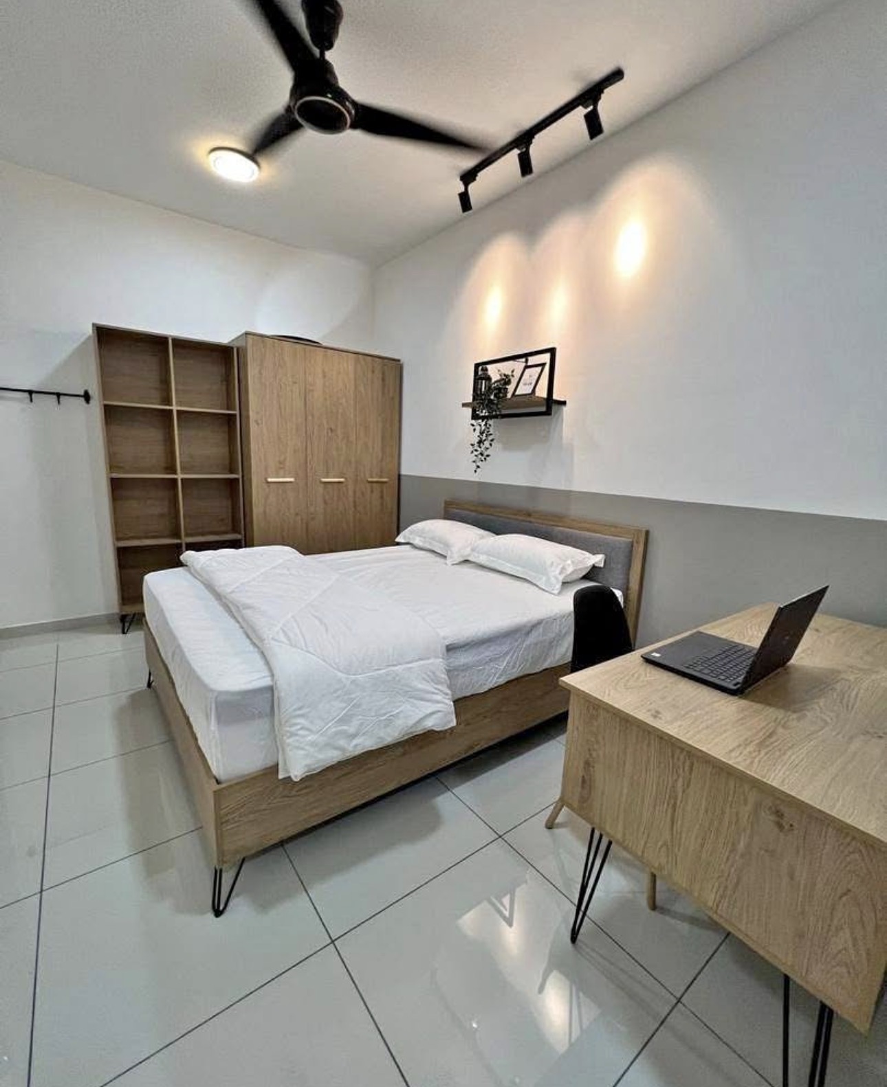 A Fully Furnished Single Room Available For Rent