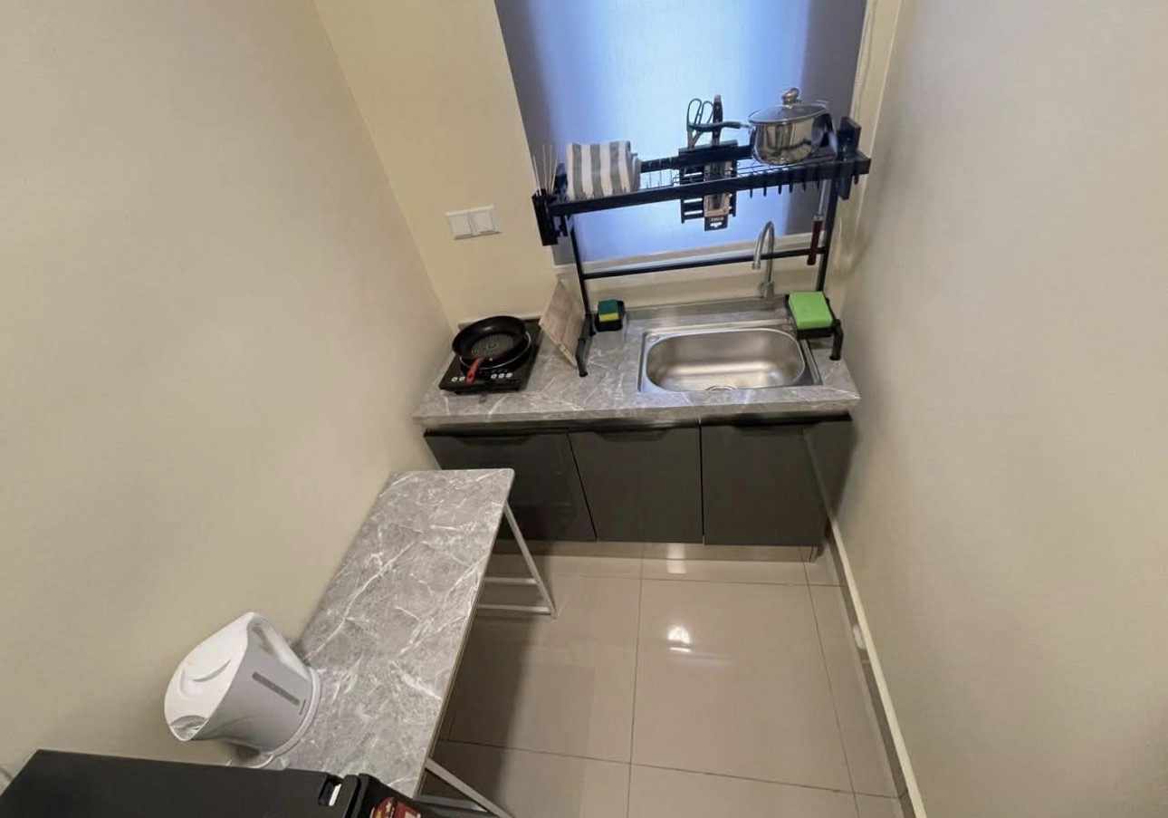 A Fully Furnished Single Room Available For Rent
