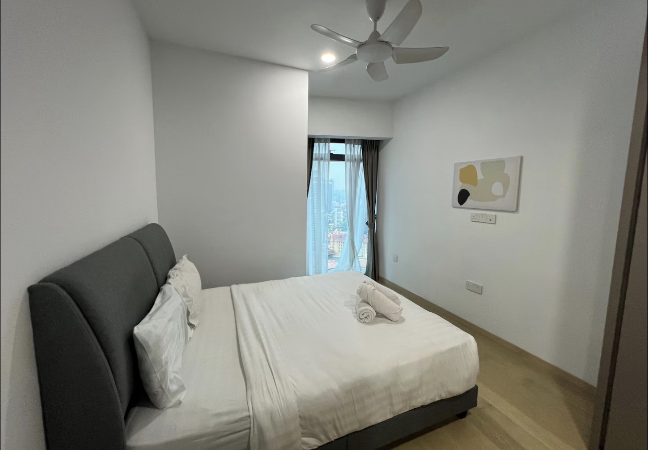 A comfortable room is available for immediate move