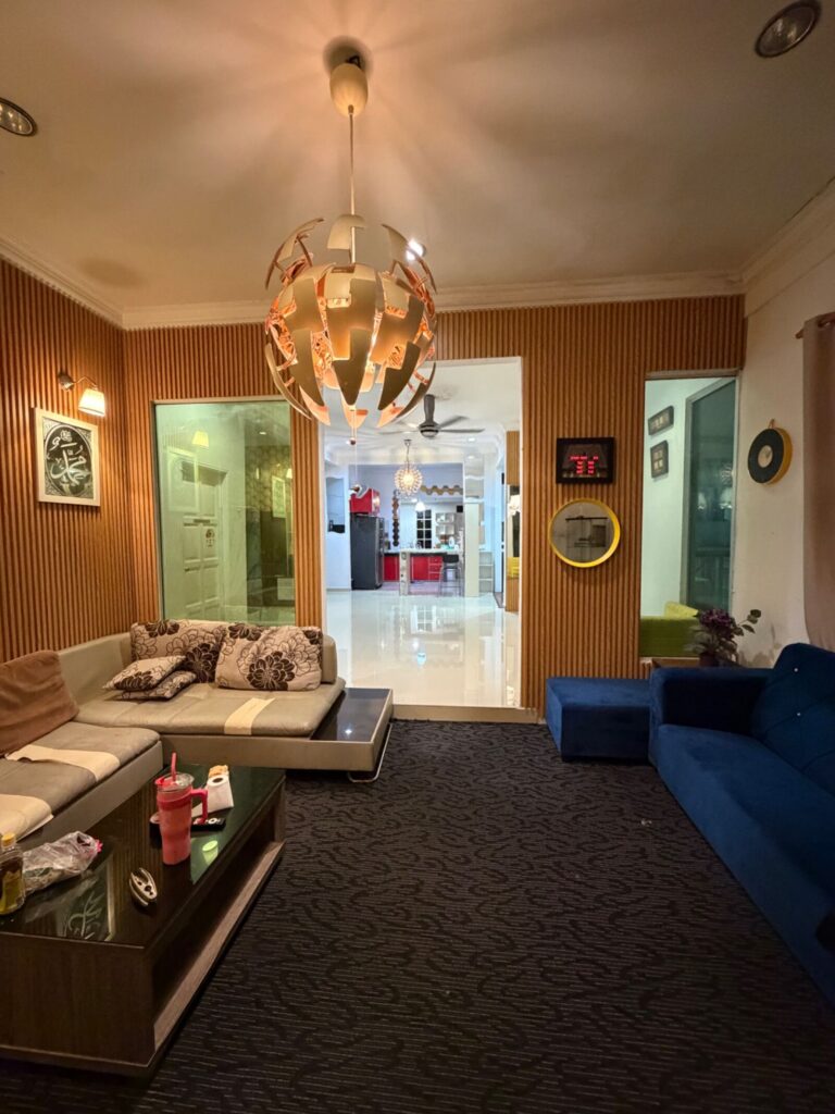 Master Room at Kompleks Mutiara For Rent with private toilet, 1min MRT